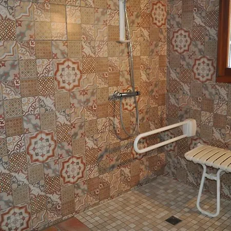 Ecrin Equipe Pour Personne A Mobilite Reduite, Belle Vue Lac, Sauna Et Wifi