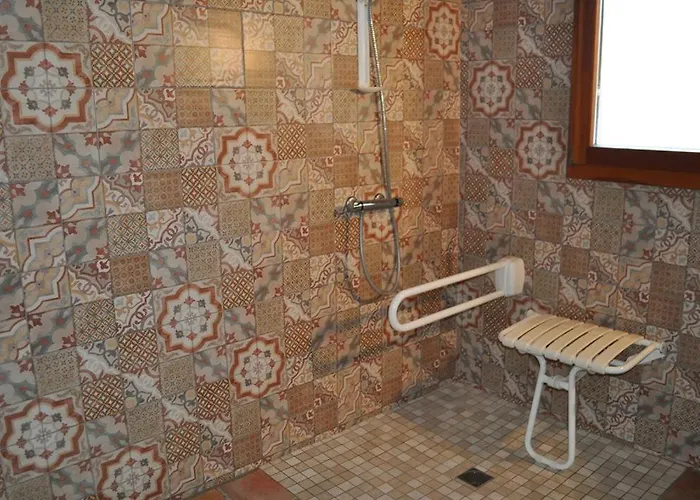 Ecrin Equipe Pour Personne A Mobilite Reduite, Belle Vue Lac, Sauna Et Wifi